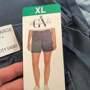 - Woman’s Gloria Vanderbilt short